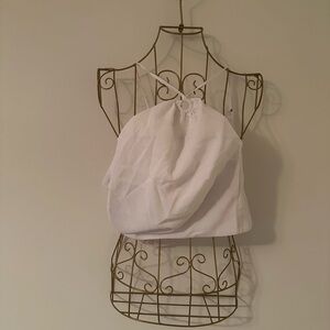 Abercrombie & Fitch White Crop